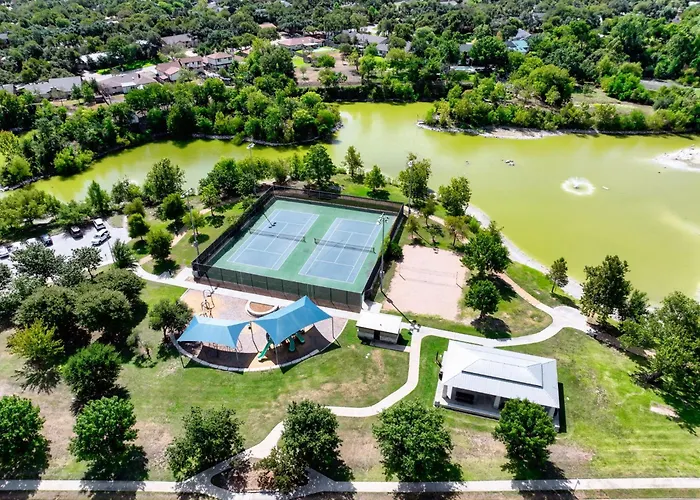 Pool & Hot Tub Luxury Escape Gym & Gameroom Holiday home Round Rock