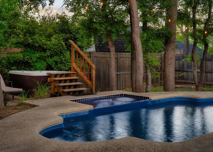 Pool & Hot Tub Luxury Escape Gym & Gameroom