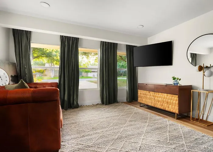 Holiday home Pool & Hot Tub Luxury Escape Gym & Gameroom *
