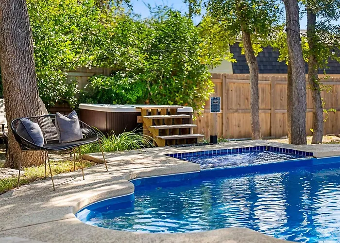 Pool & Hot Tub Luxury Escape Gym & Gameroom
