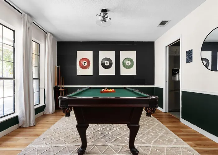 Holiday home Pool & Hot Tub Luxury Escape Gym & Gameroom Round Rock