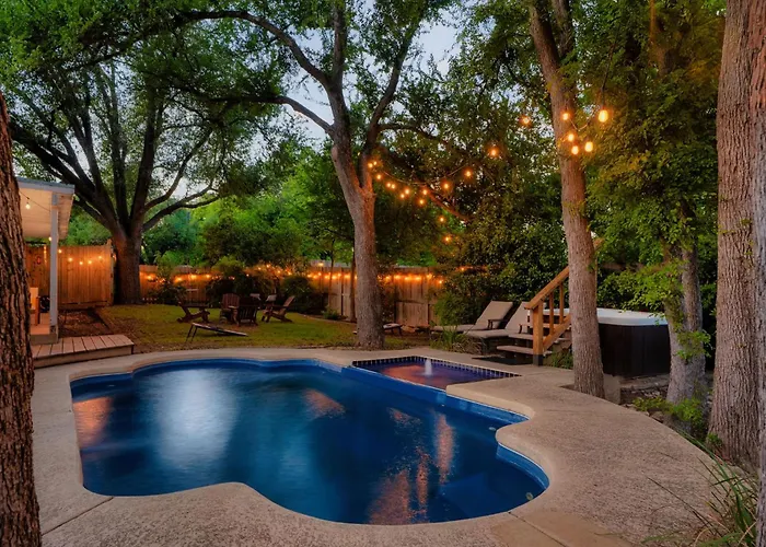 Pool & Hot Tub Luxury Escape Gym & Gameroom Holiday home Round Rock